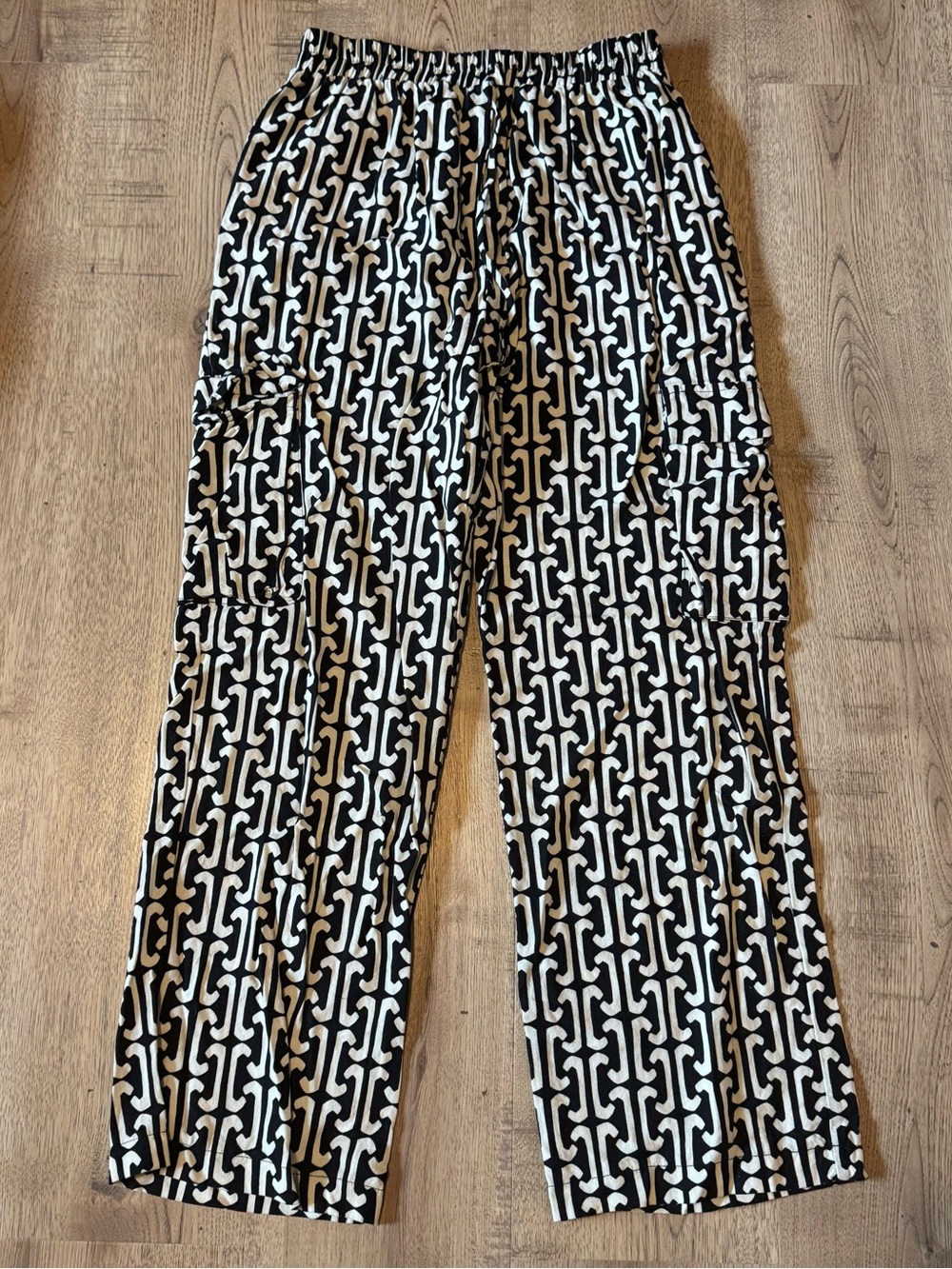Monteau Los Angeles Geometric Print Wide Leg Cargo Pants Small